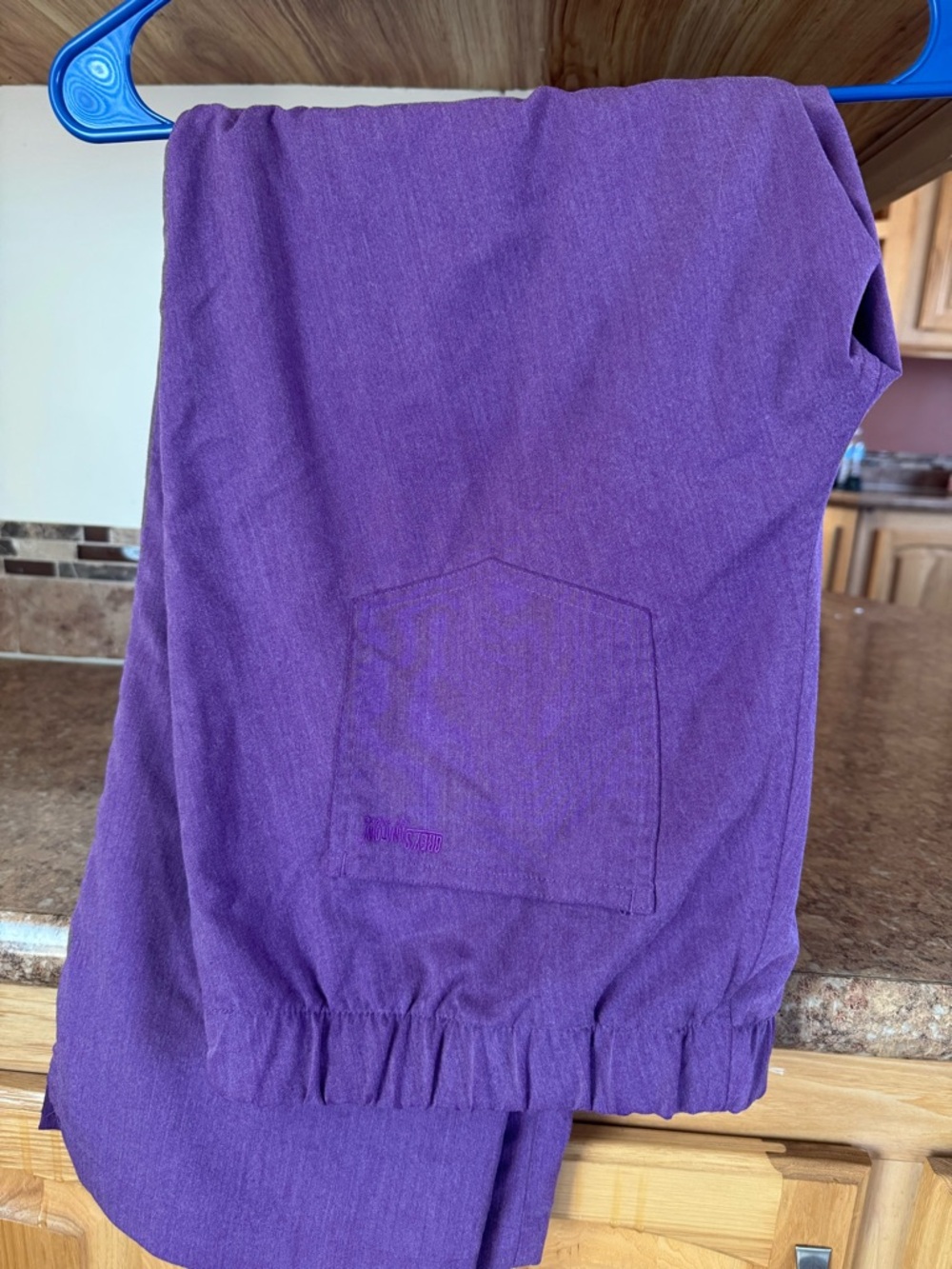 Assorted scrubs - Picture 5 of 8